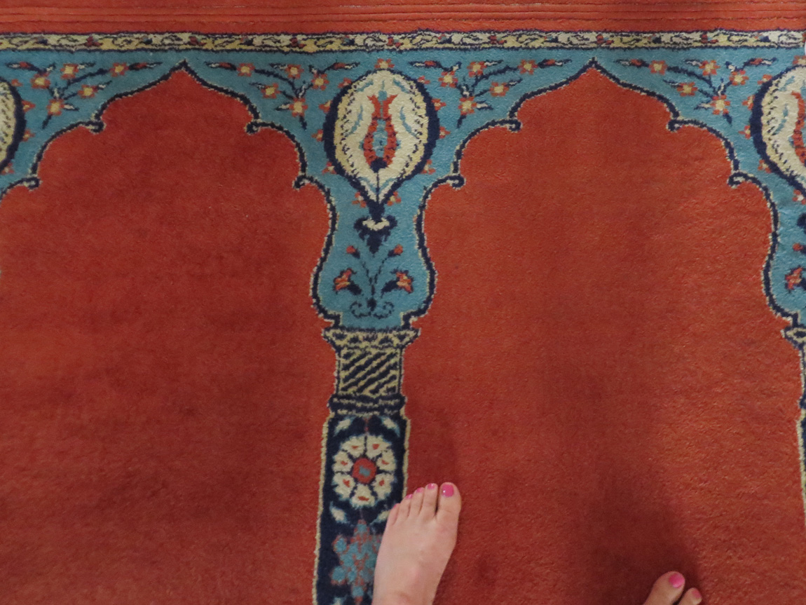toes on prayer rug